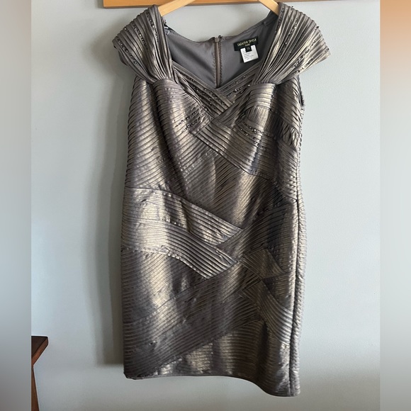 Tadashi Shoji Too | Pleated Sheath Cocktail Dress Plus Size 1X - Picture 3 of 6